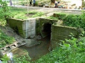 Обгонный коллектор плотины Головинских прудов (Москва)